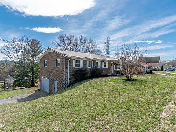 3rd image of 908 Locklaine Dr