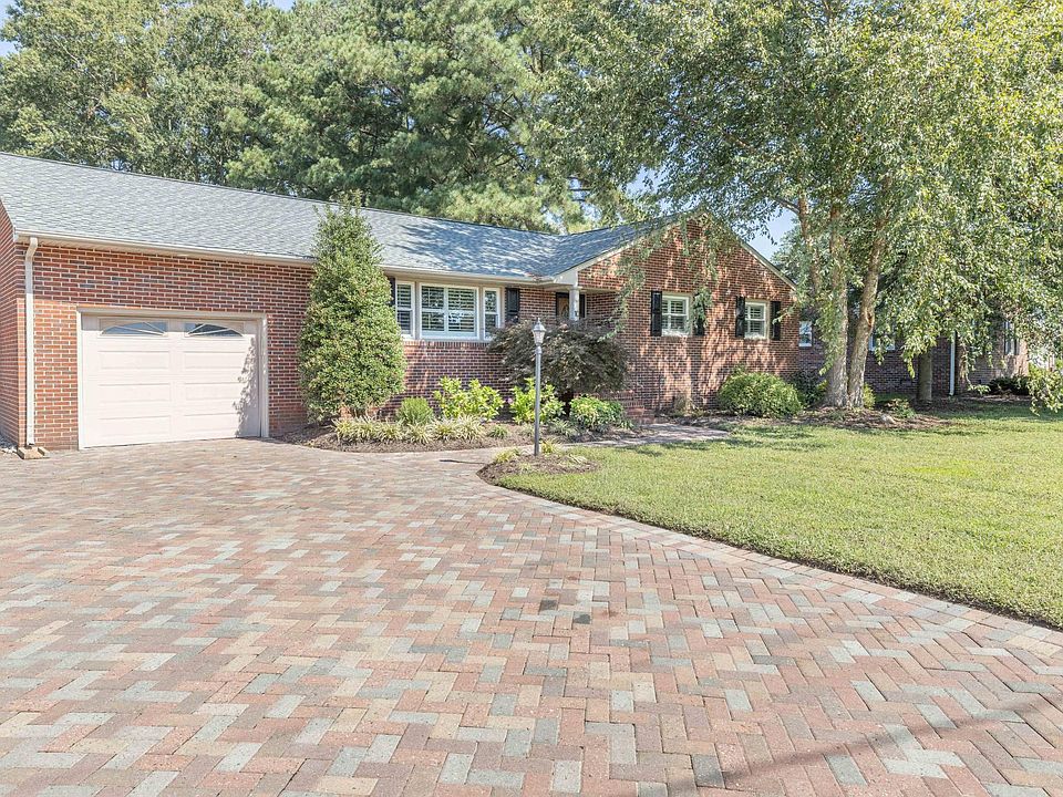 1st image of 10 Carroll Dr