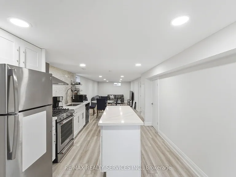 1305 Consort Cres #BASEMENT — Photo 9