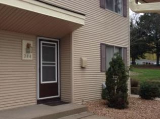 384 McKnight Rd S, Maplewood, MN 55119