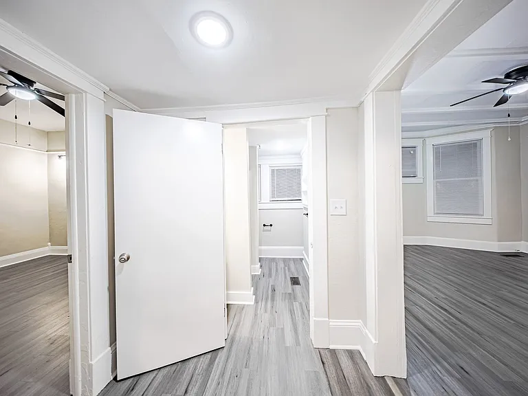 Victorian Village Apartments — Photo 28