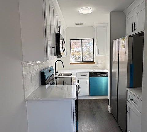 2nd image of 337 Crewe Ct