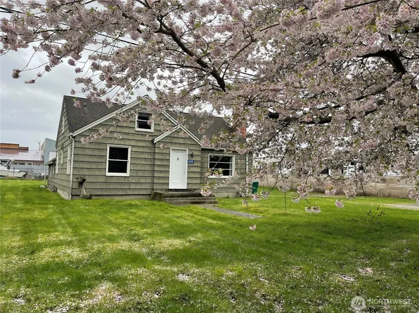 620 S Walnut Street, Burlington, WA 98233