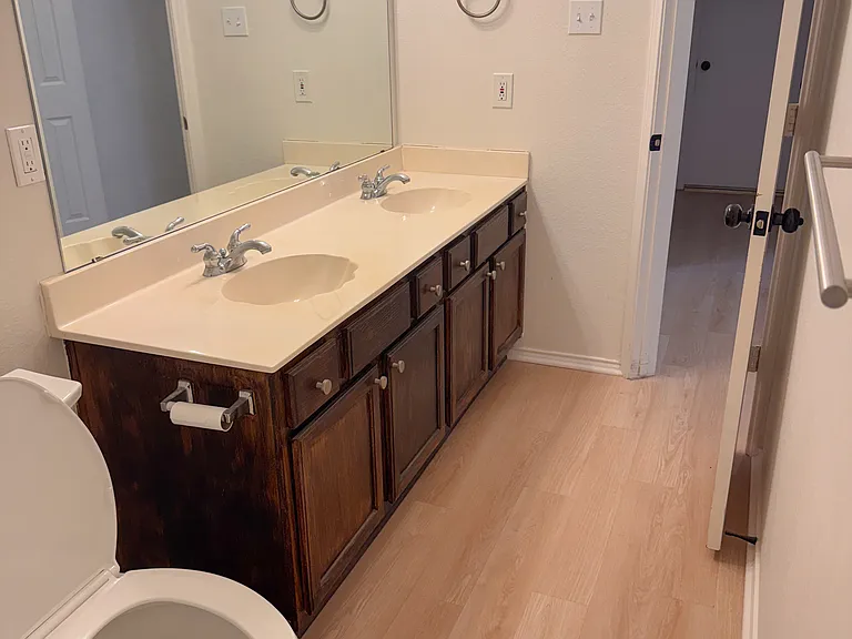 7015 Hillwood Dr — Photo 21