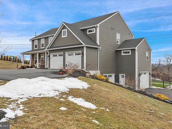 4th image of 120 Great Bend Way