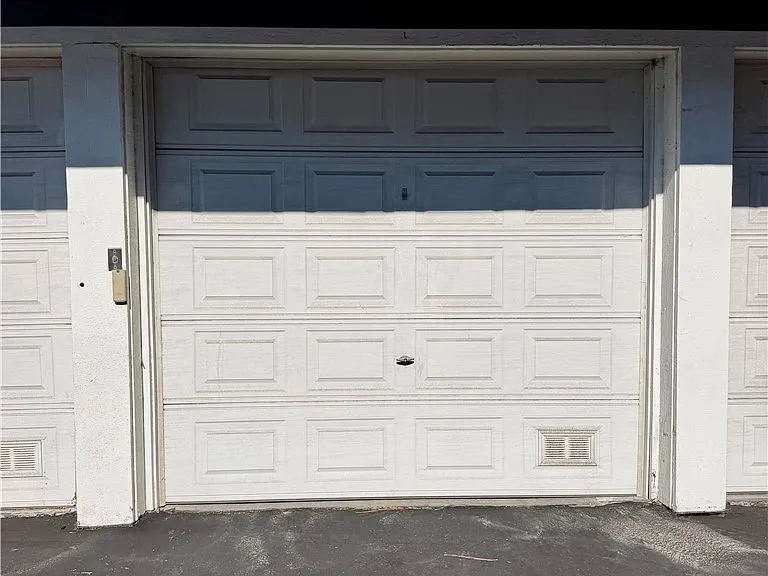 60 Coventry Ln — Photo 21