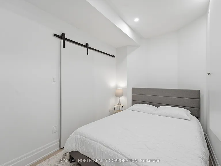 18 Alex Campbell Cres — Photo 36