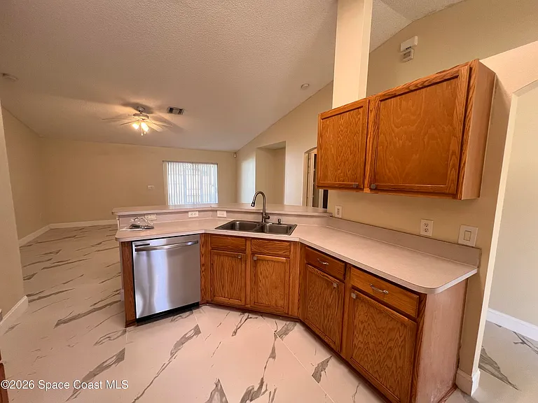 619 Pampas St NW — Photo 7