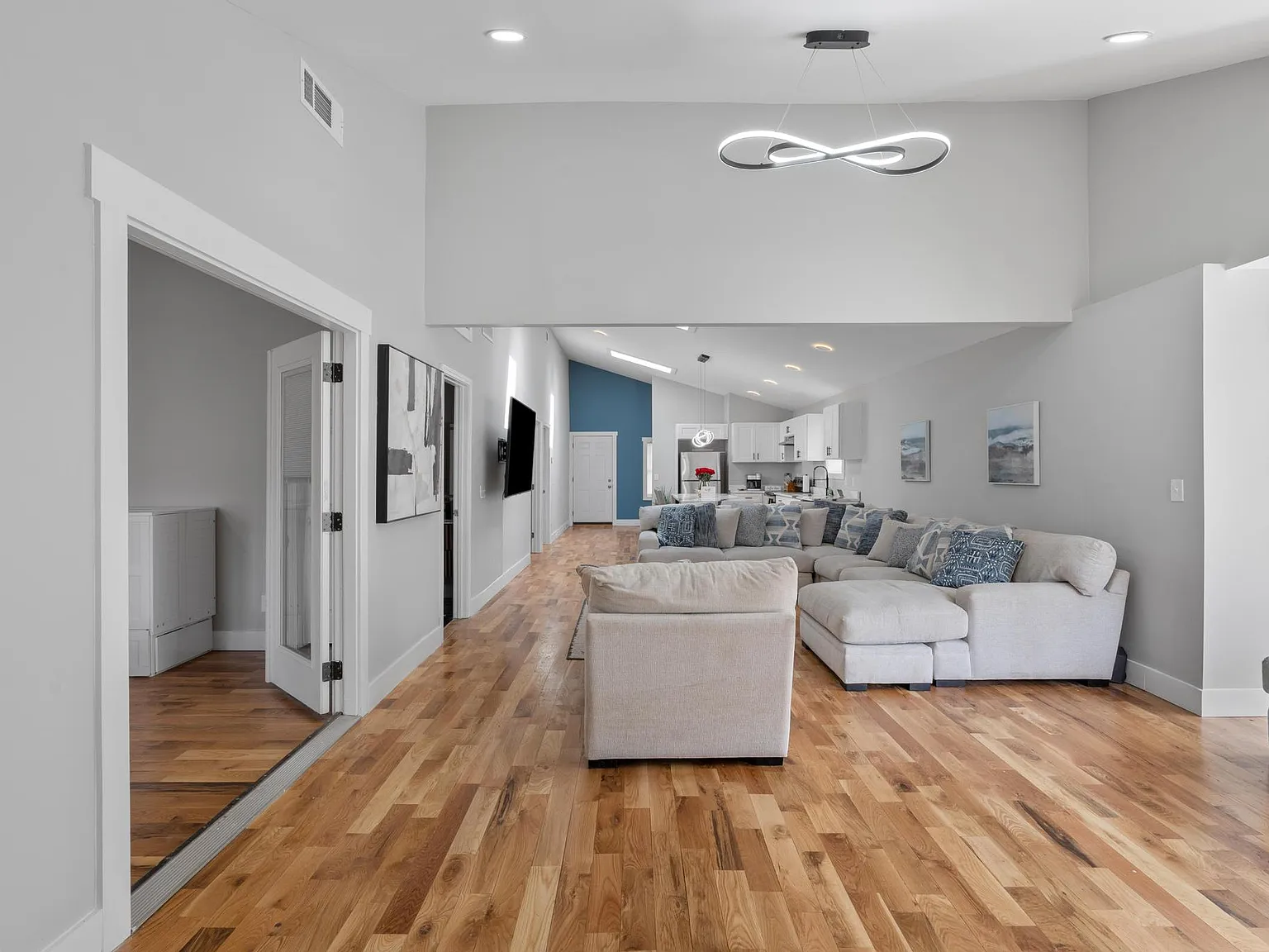 5 bed, 3750 sqft, $6,000 — Photo 3