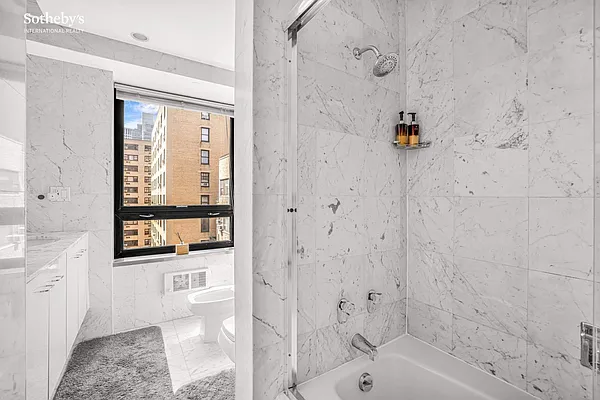 Sold by Sotheby's International Realty | media 6