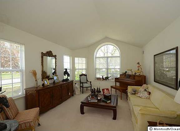 3rd image of 2362 Woodbine Ln