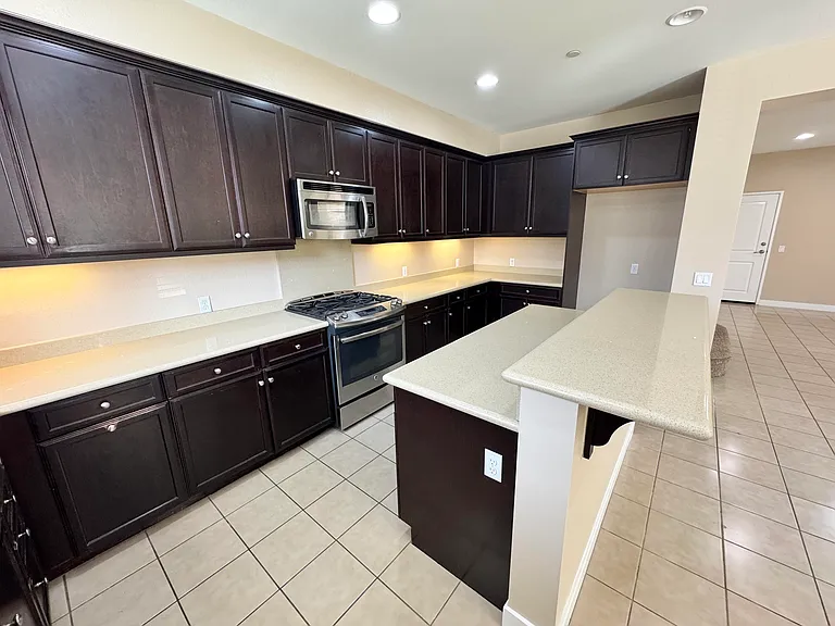 Kitchen with big island - view 2