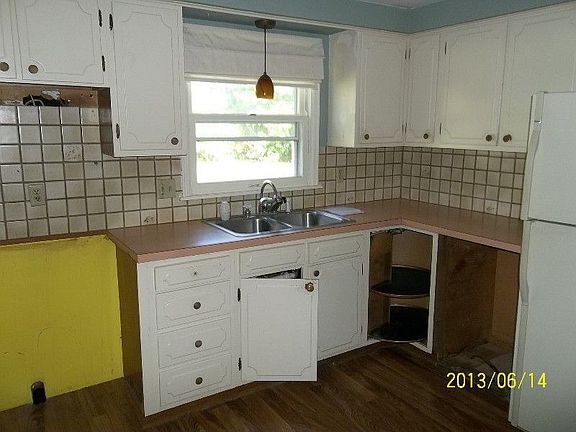 4th image of 331 N Frost Dr