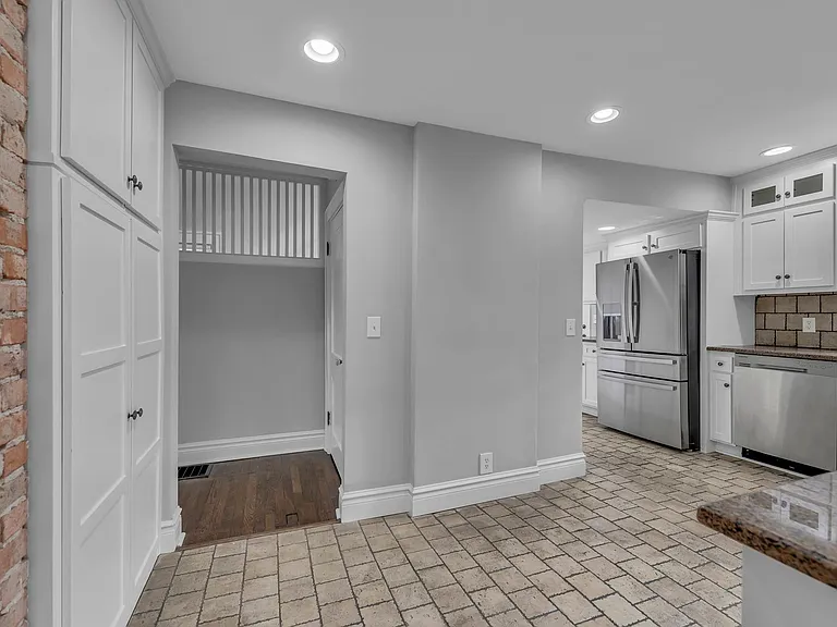 5545 Harrison St — Photo 6