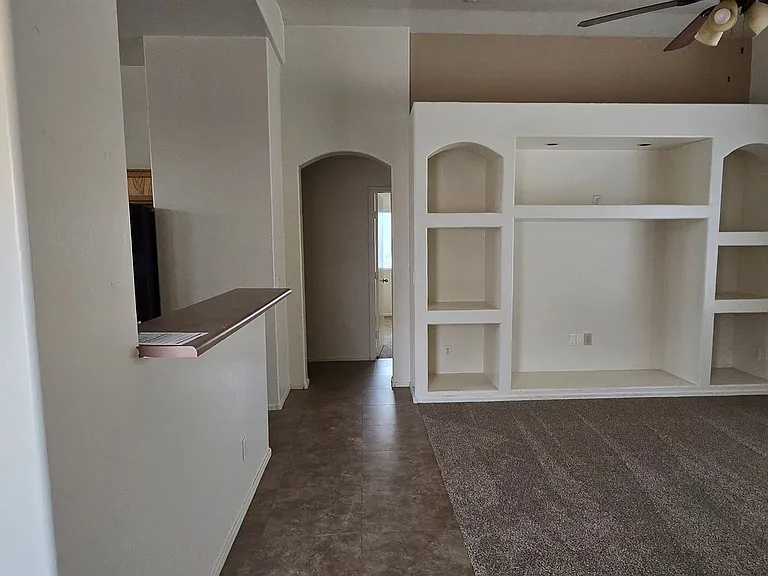 10936 W Vista Ave — Photo 3