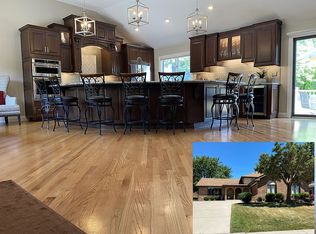 924 W Surrey Rd, Addison, IL 60101