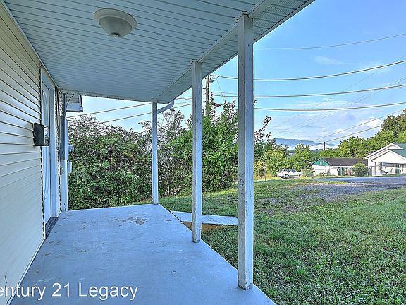 3rd image of 2019 Lowell Dr