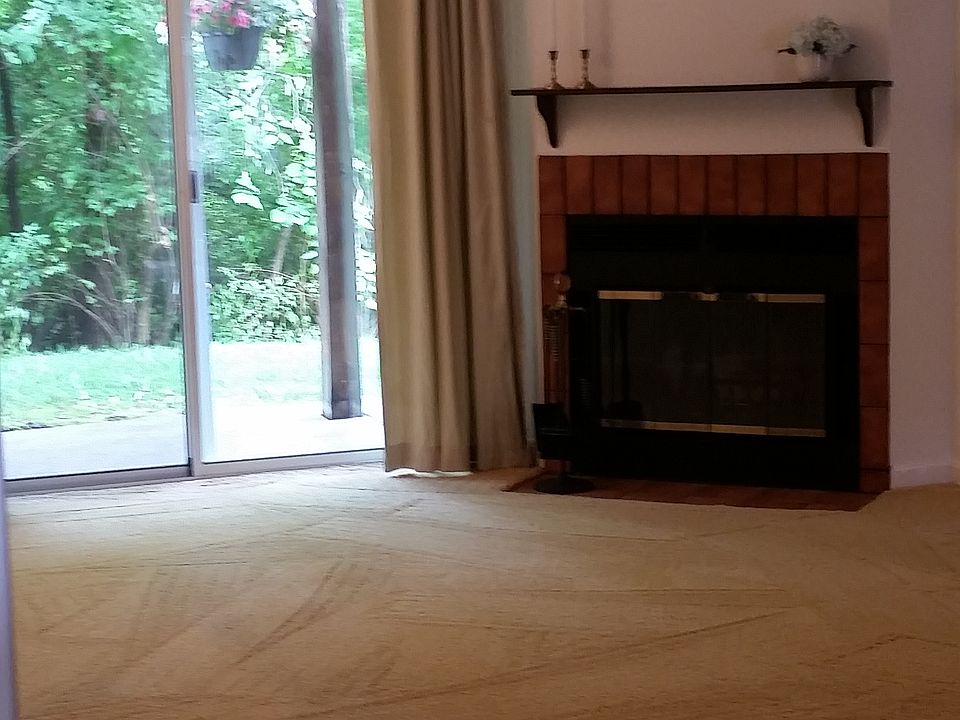 Living Room with fireplace