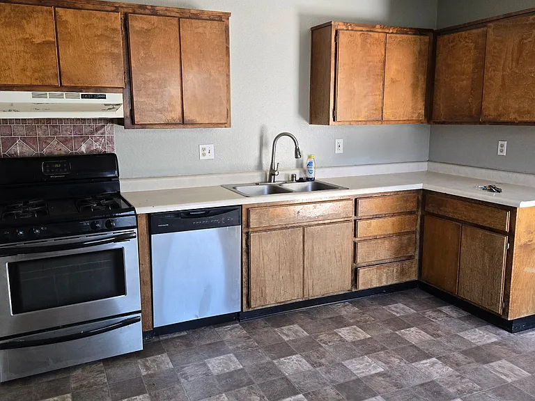 2811 Desert St — Photo 5