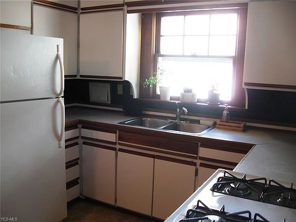 5th image of 963 Amelia Ave