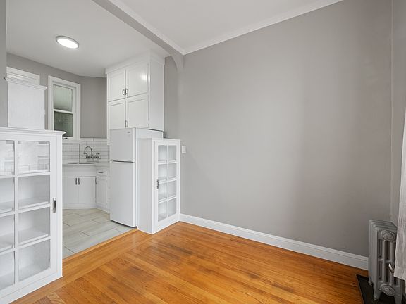 4th image of 2774 Franklin St APT 8