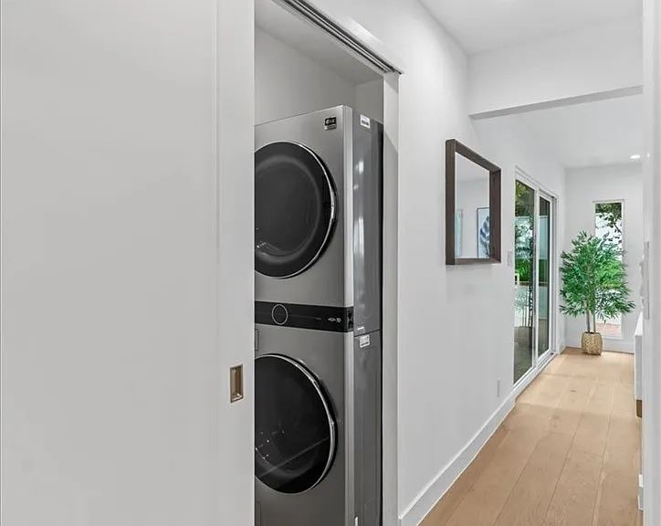 1320 Thayer Ave — Photo 15