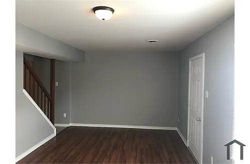 204 Knightsmanor Ct Photo 1