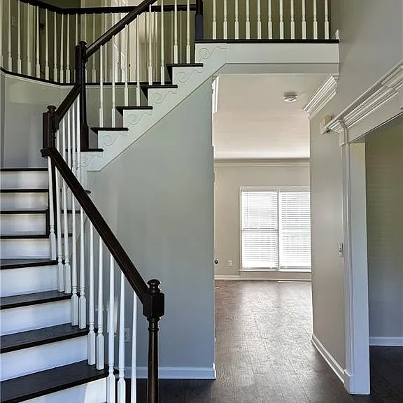 2020 Bentwood Ct — Photo 2