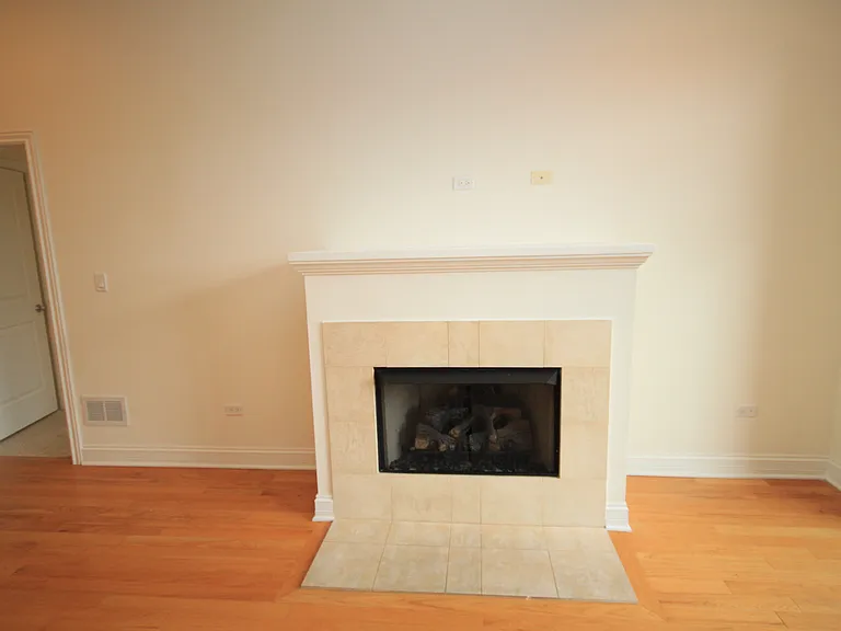 4651 N Greenview #206 — Photo 18