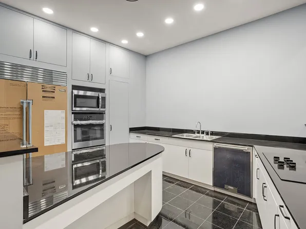 18 East 18th Street image 10 of 11