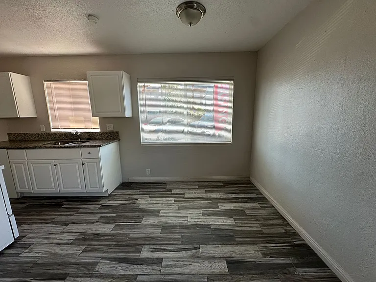 2105 Sunrise Ave — Photo 20