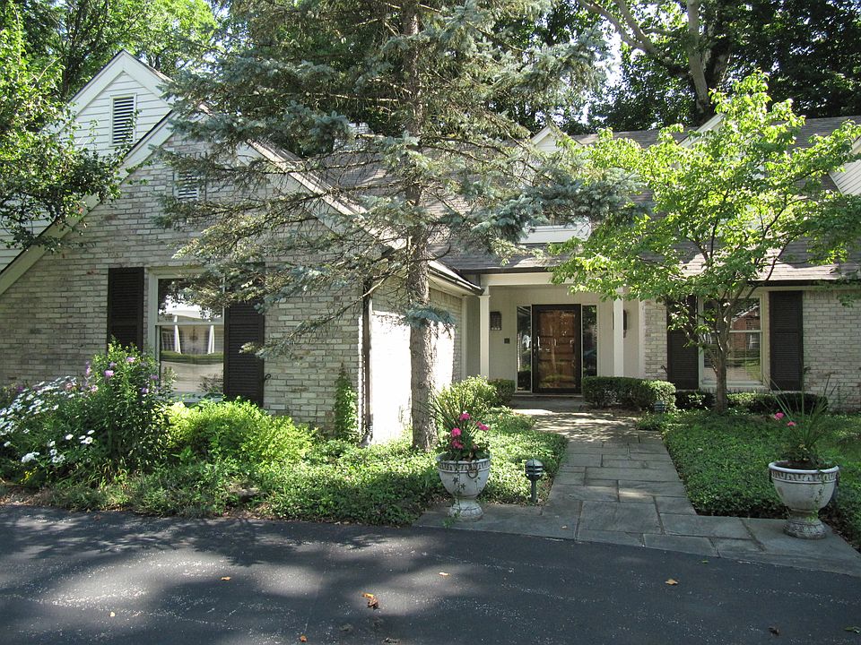 1st image of 628 Somerset Dr W