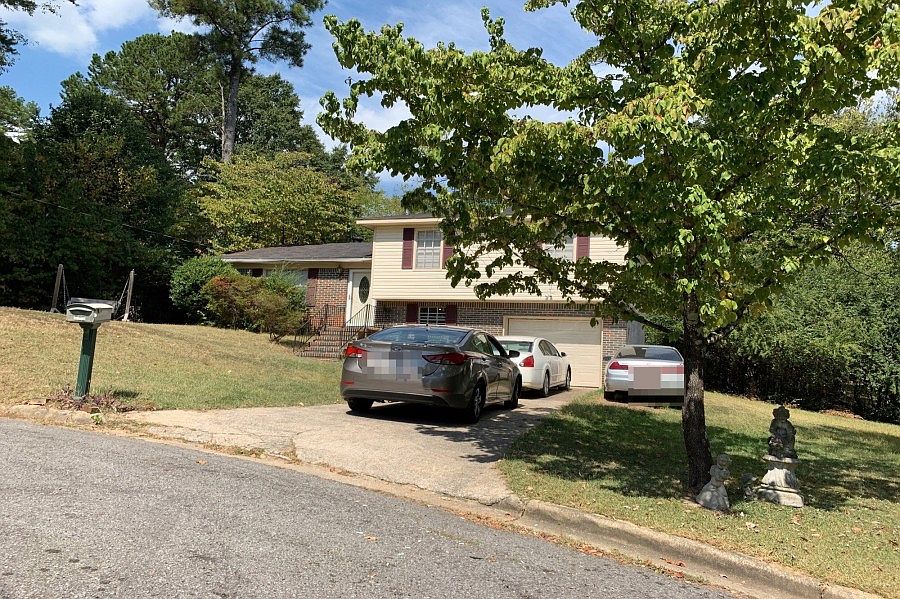 2nd image of 220 27th Court Cir NW