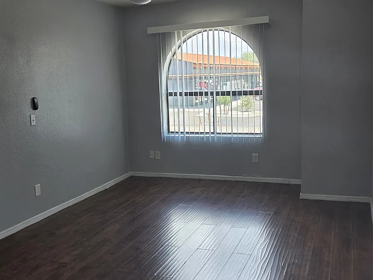 1807 E Hedrick Dr — Photo 7
