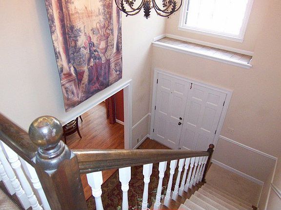 4th image of 5682 Bloomingdale Ct