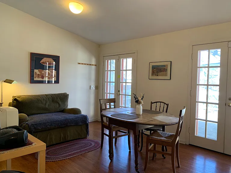 321 Stieren St — Photo 3