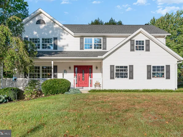 70 S Pin Oak Dr, Boiling Springs, PA 17007