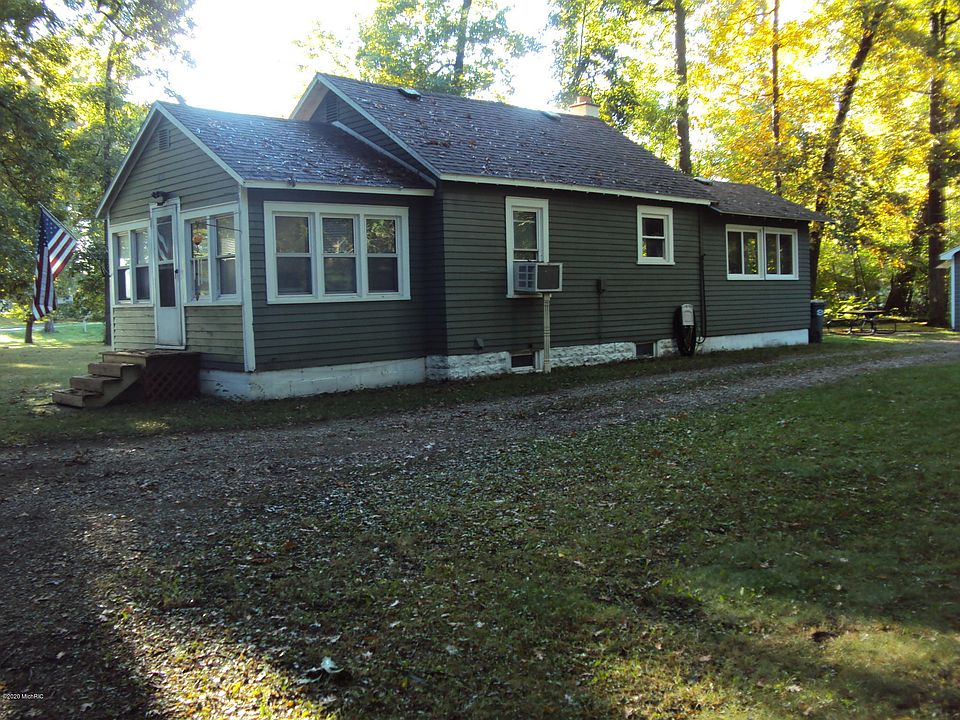 1st image of 9630 Woodlawn Dr
