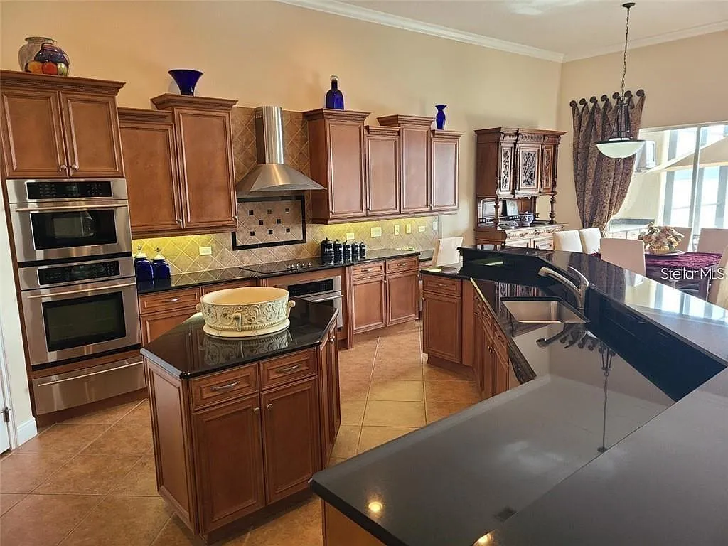 5 bed, 4.0 bath, 4300 sqft, $7,500 — Photo 4