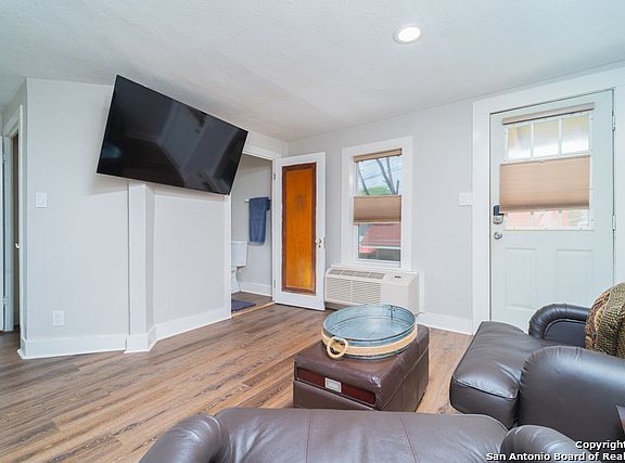 2nd image of 1005 W Craig Pl #A