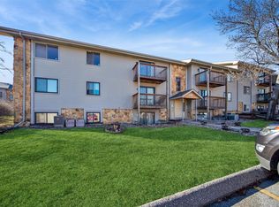9523 University Ave APT 9, Clive, IA 50325