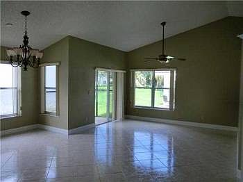4th image of 2740 Lake Park Cir W