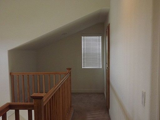 5th image of 139 Tilbury Ave