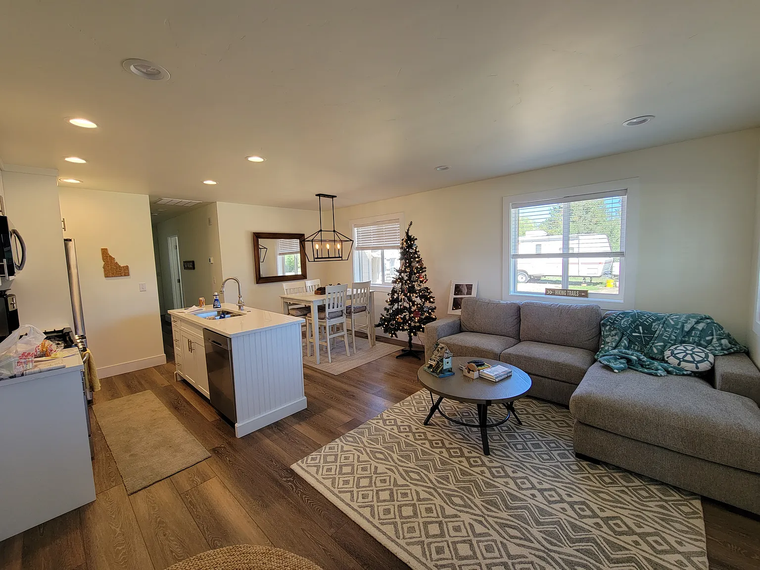 2 bed, 781 sqft, $1,600 — Photo 2