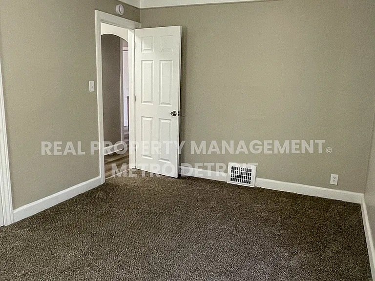 16210 Ferguson St — Photo 9