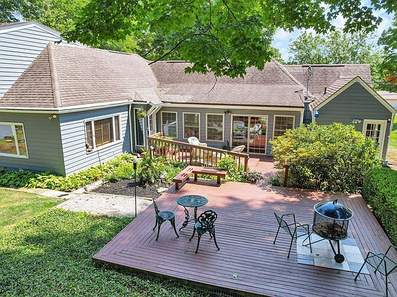 2nd image of 894 N Village Dr