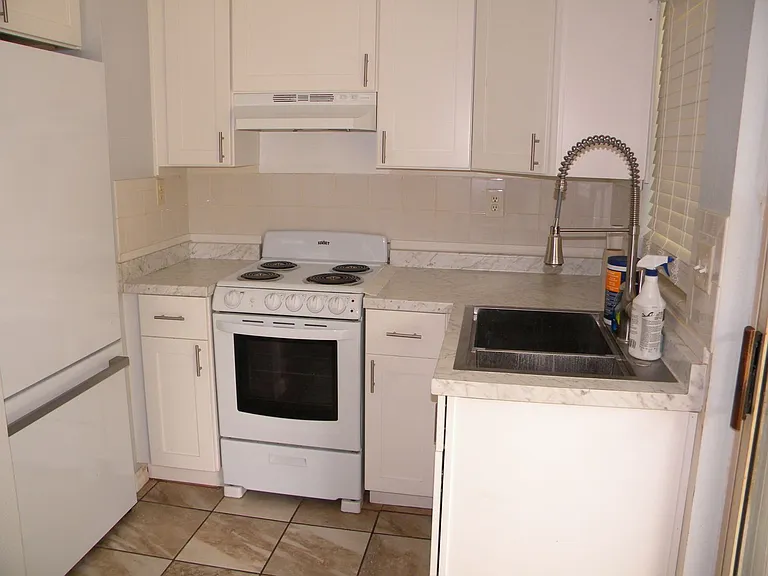 1031 Royal Palm Ave #3 — Photo 8
