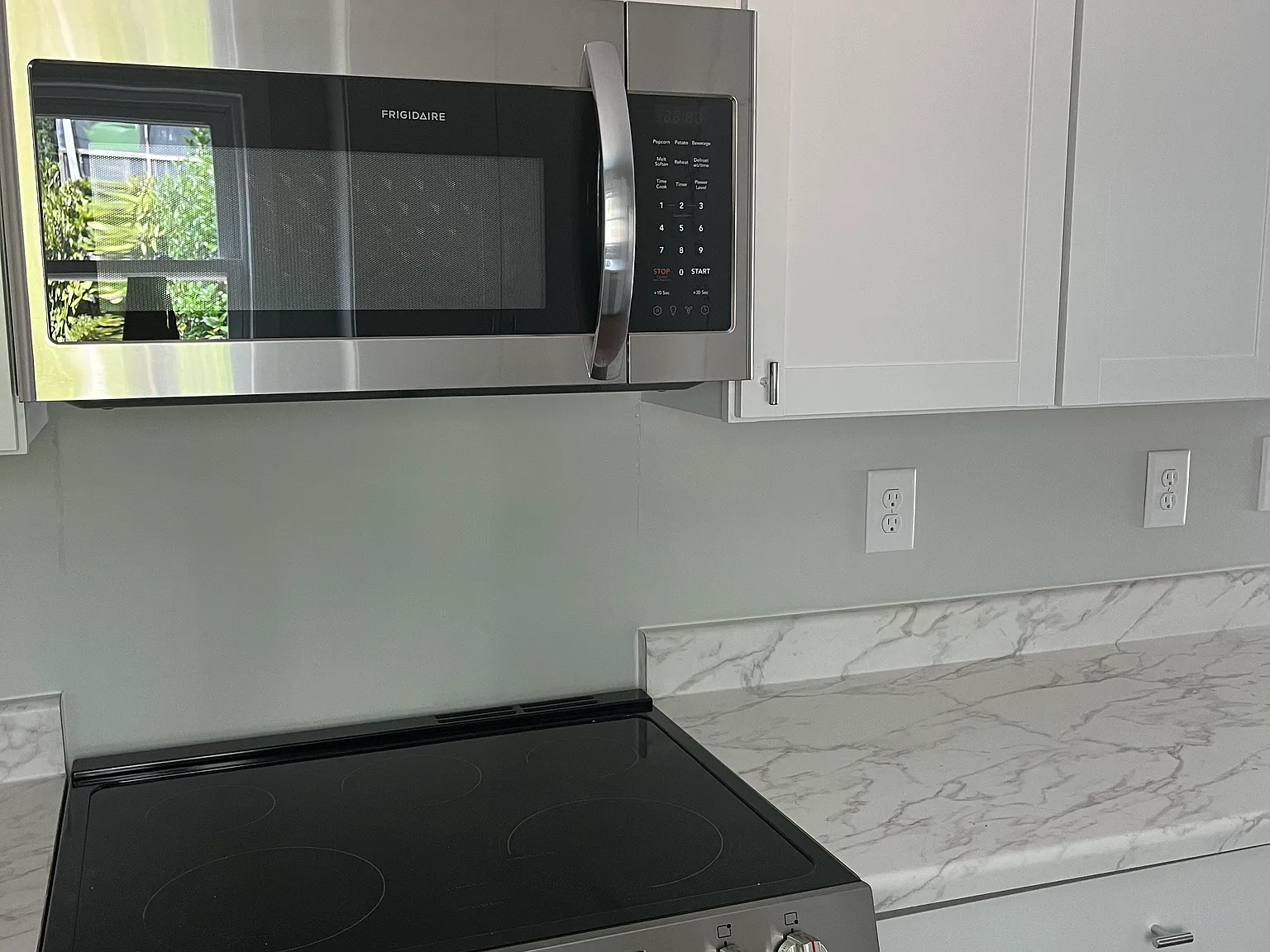 2621 Stratford Dr — Photo 2