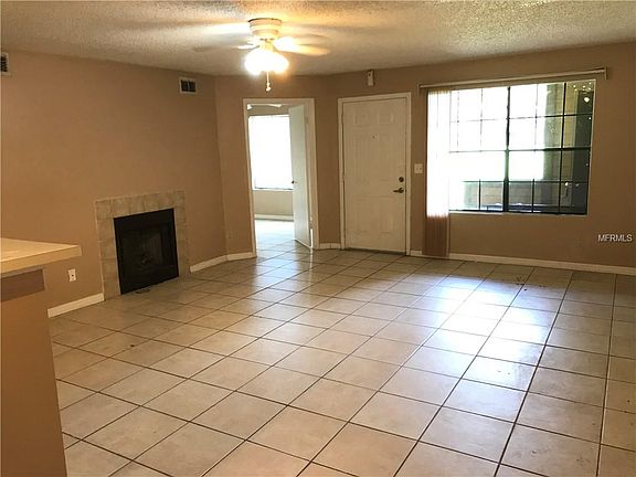 3rd image of 380 Lakepointe 104 Dr