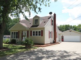 411 Falcon Rd, Jackson, MI 49202